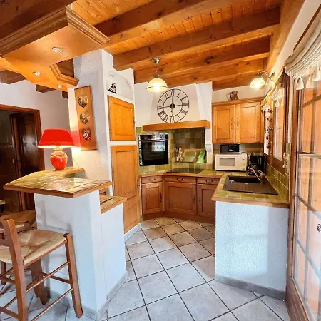 Chalet Chaleureux Avec Jardin, Terrasse Et Cheminee, Au Coeur De Et Proche De La Navette Ski - Fr-1-624-17 Chalet *